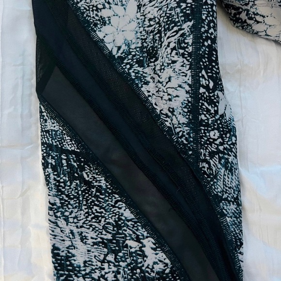 Lululemon leggings - Picture 2 of 7